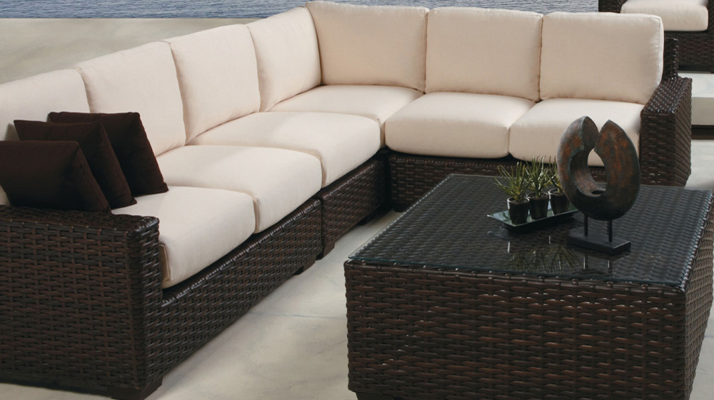 Lloyd Flanders Contempo L-Shaped Sectional Set