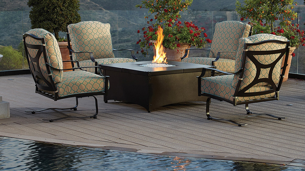 OW Lee Madison Chat Set with Aero Fire Pit