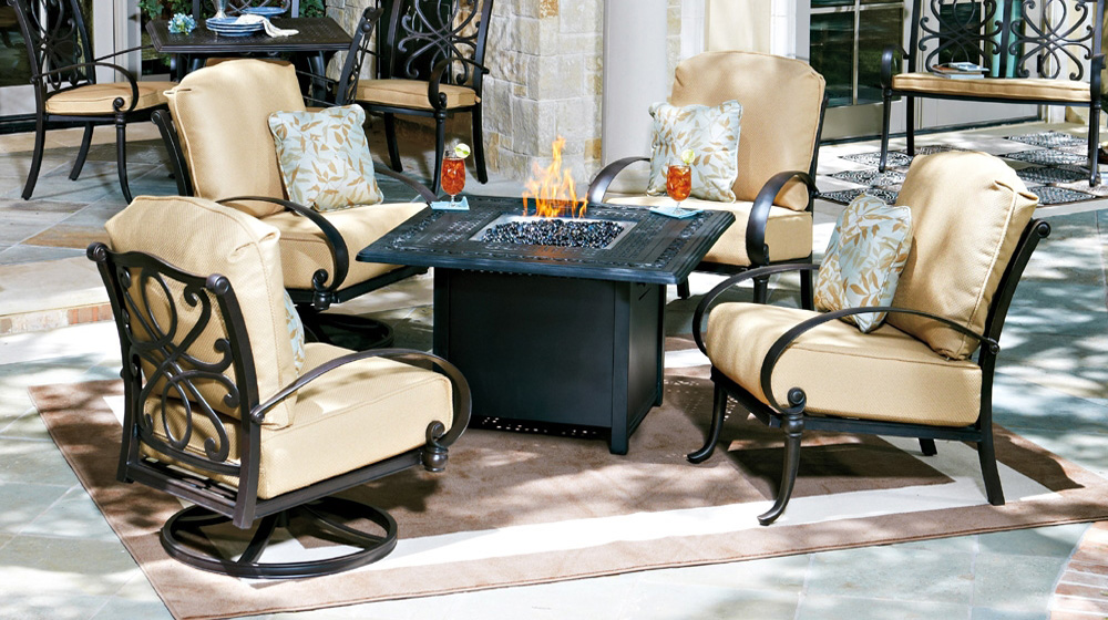 Woodard Holland Fire Pit Chat Set