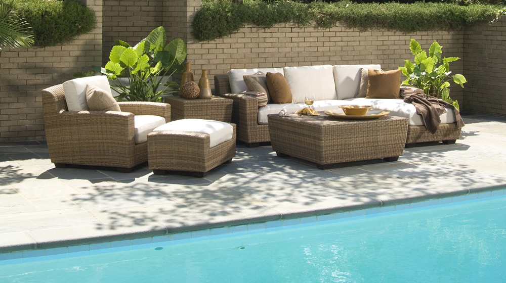 Woodard Saddleback Sectional Lounge Set