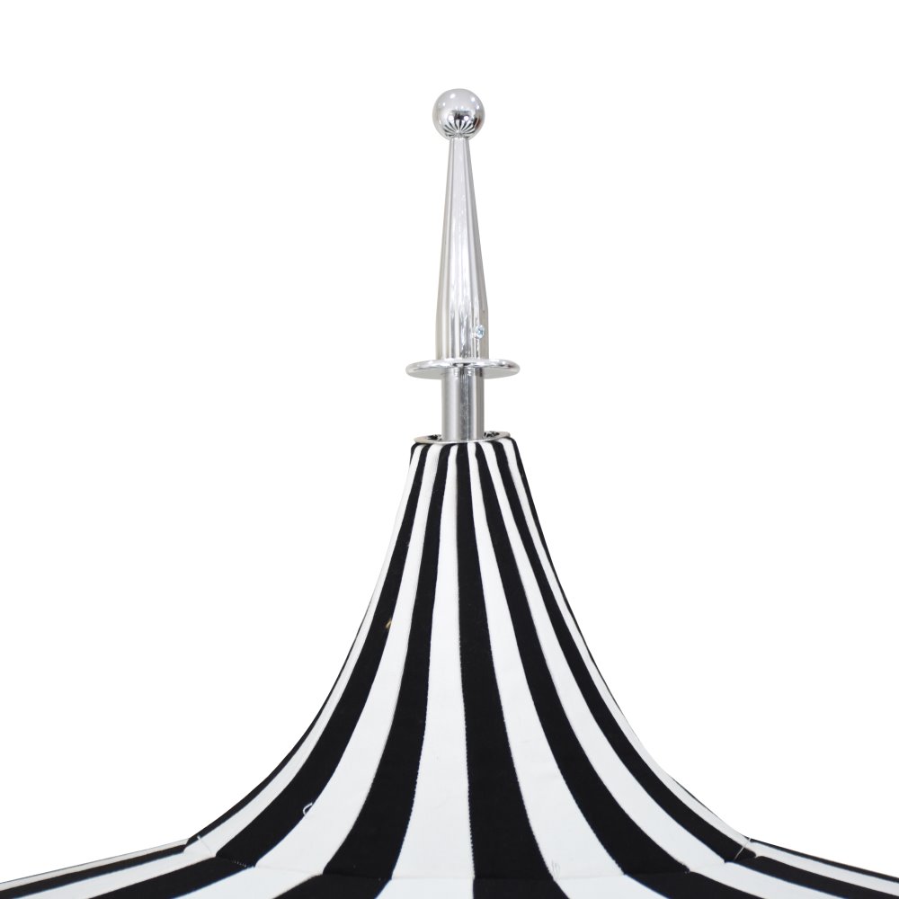 outdoor dining umbrella
