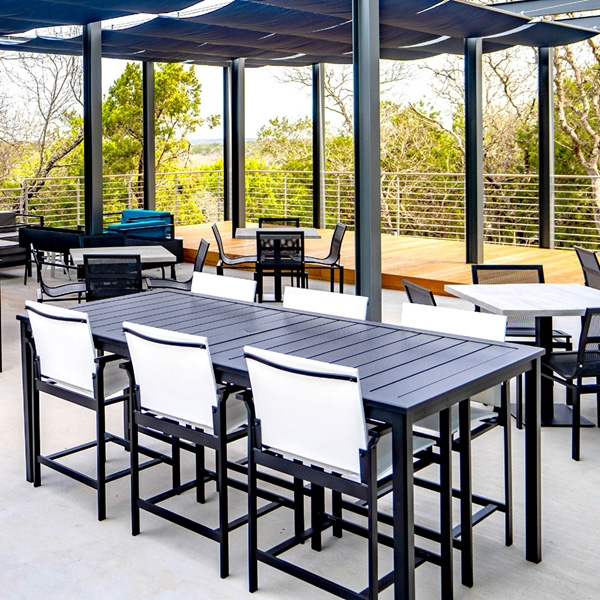 Latitude bar table set