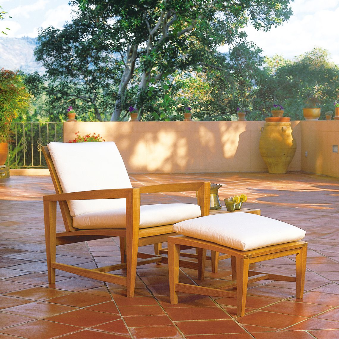 Kingsley Bate Almalfi Club Chair and Ottoman Teak Set with Cushions - KB-AMALFI-SET3