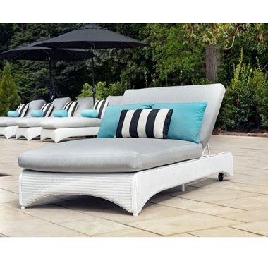 Double Adjustable Wicker Pool Chaise 