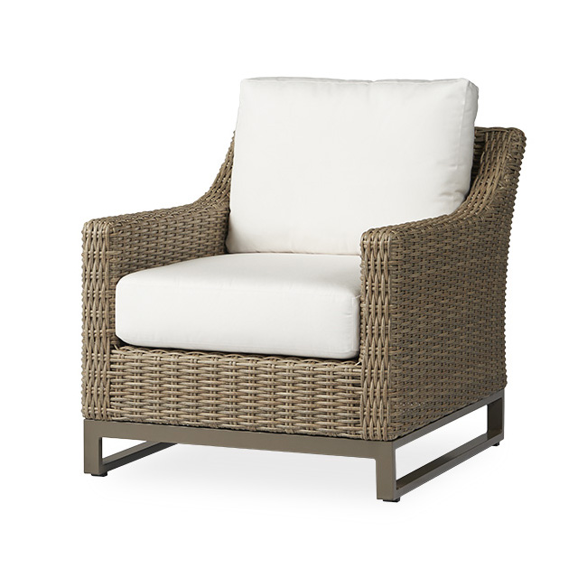 wicker outdoor lounge chair