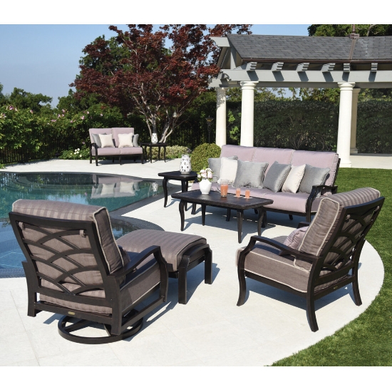 traditional outdoor coffee table