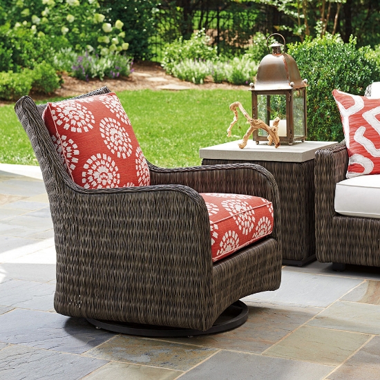 fade reistant wicker lounge chair