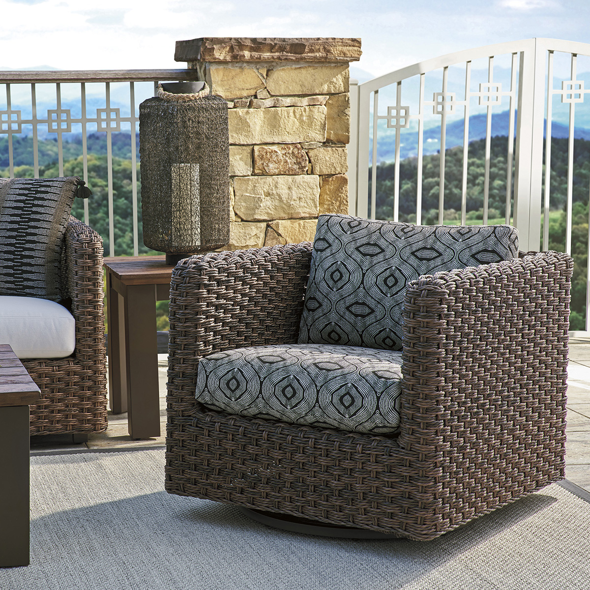 Tommy Bahama Kilimanjaro Swivel Glider Lounge Chair - 3350-11SG
