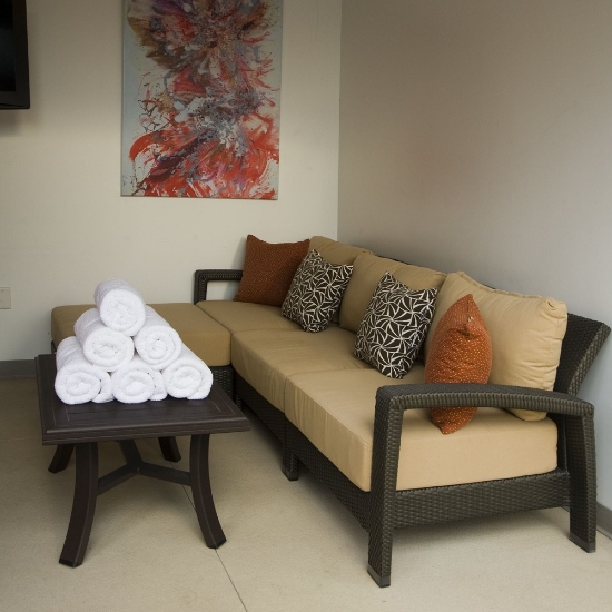 banchetto aluminum chat table