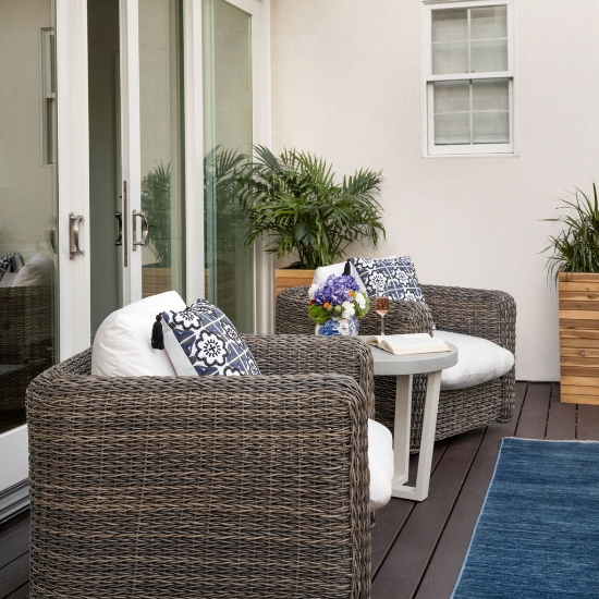 Coastal Living Montauk Swivel Lounge Chair - U012570