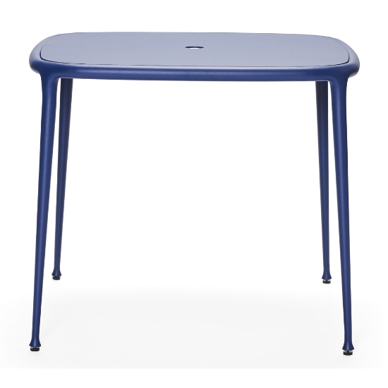 Windsor Dining Umbrella Table angle
